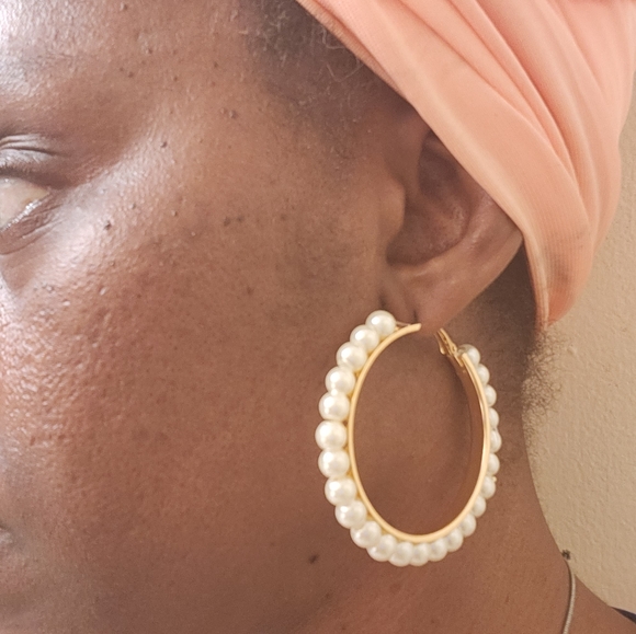 NWT Gold pearl hopp earrings - Picture 4 of 4